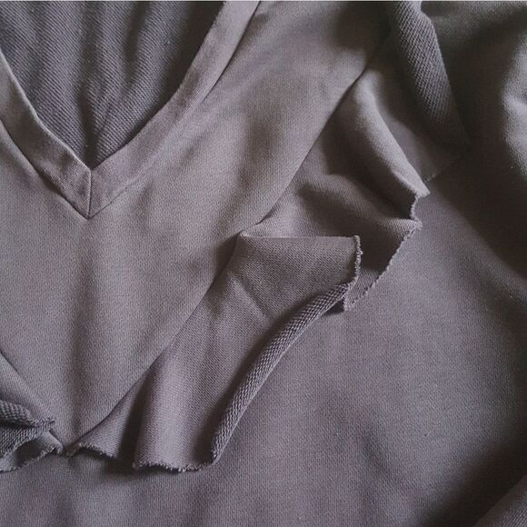 Chelsea28 purple ruffle sweatshirt Size Small - Picture 3 of 8